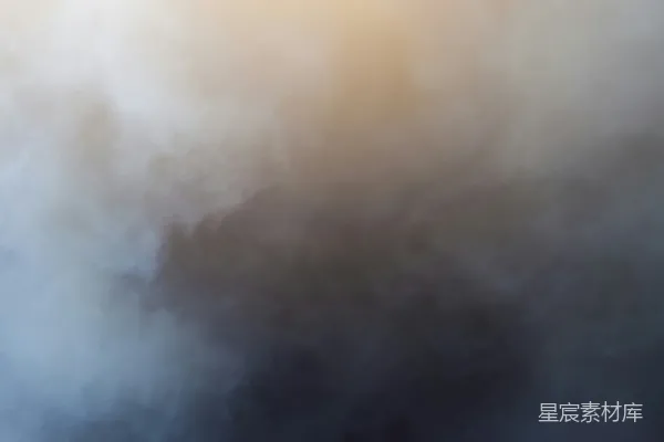 高清摄影 一张模糊的照片，显示一架飞机在天空中飞行。