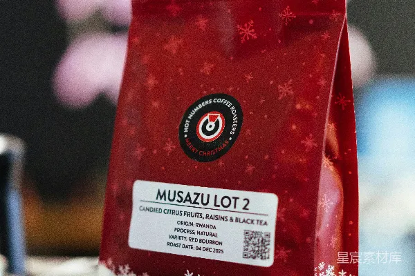 红色装袋的第二罐抹茶