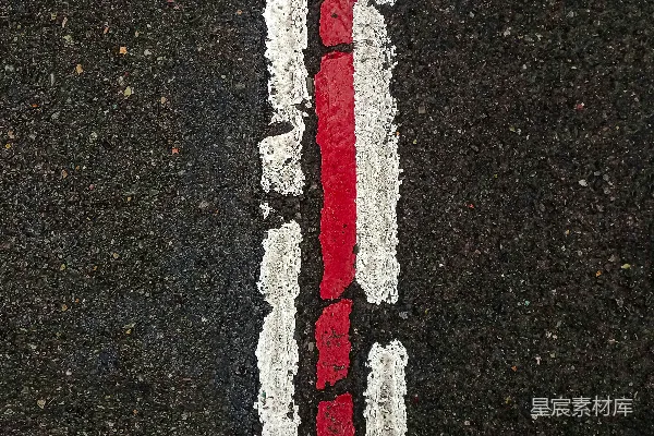 高清摄影 路边涂有停车标志的路标