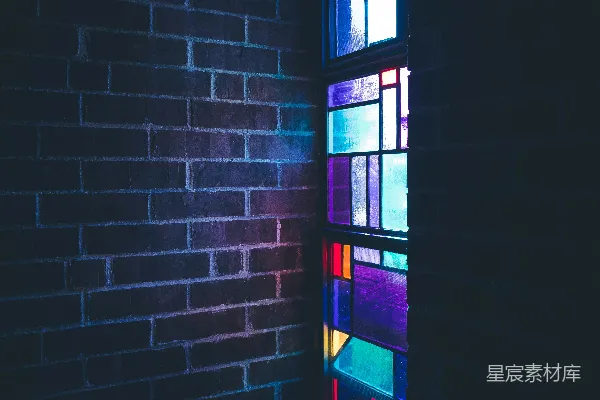 红黑相间的大楼