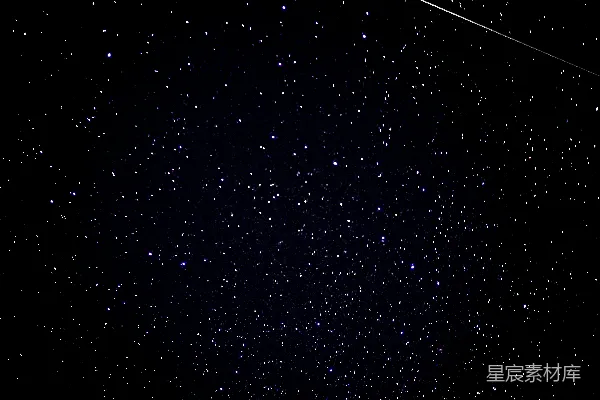 高清摄影 星空璀璨，飞机飞过