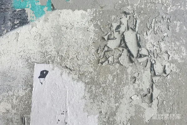 高清摄影 一面白墙上挂着一幅蓝绿相间的画作