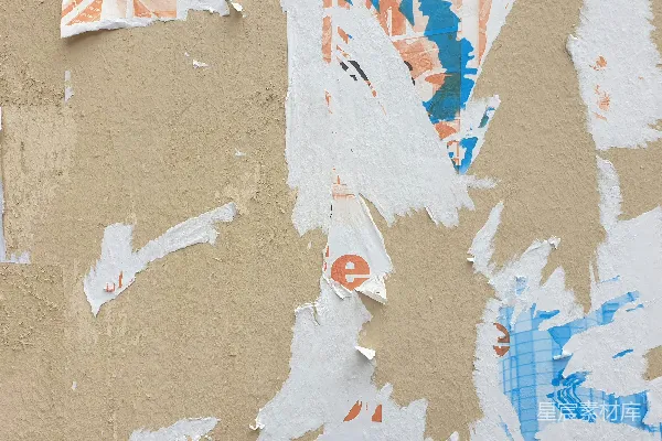 高清摄影 墙面上有一堆撕碎的纸。