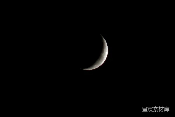 夜空中可见明月
