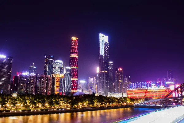 夜间城市灯光的延时摄影