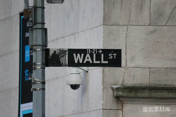 华尔街拐角的一块路牌