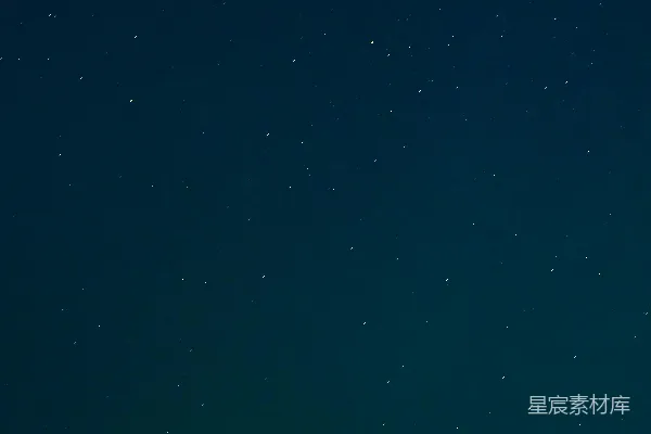 星空下，一座明亮 houses 上闪烁着星星。