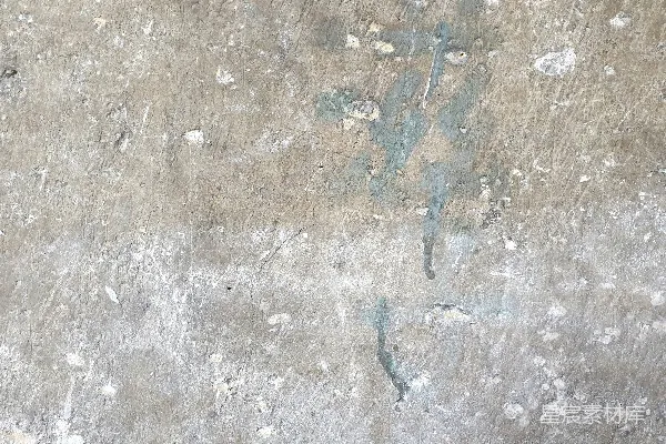 高清摄影 一个红色的消防栓坐在水泥墙旁边