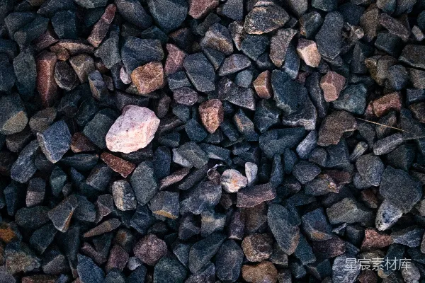 高清摄影 一堆躺在地上的岩石
