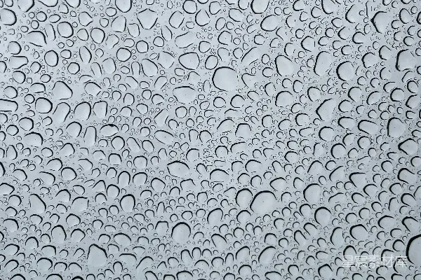 高清摄影 一扇窗户上水珠的特写