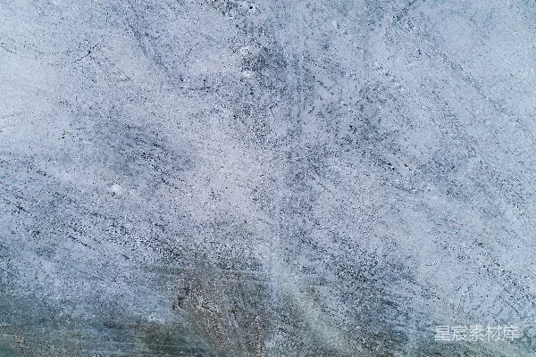 高清摄影 一个被雪覆盖的田野的空中俯瞰图