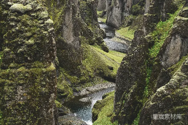山间河流的航空摄影