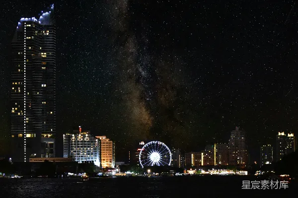城市前景中的一幅夜景