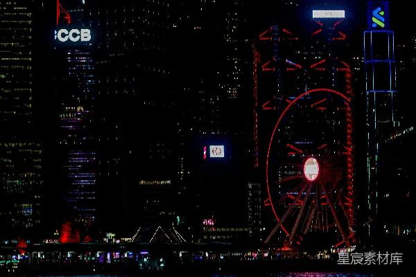 城市中心一个巨大的 Ferris 轮夜间景象