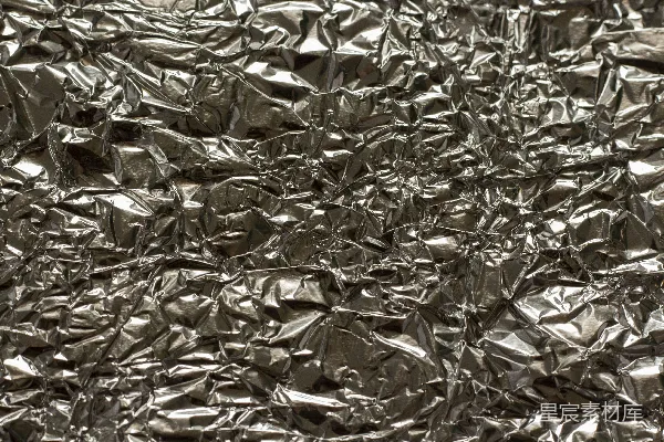高清摄影 褐色的干叶子在地上。