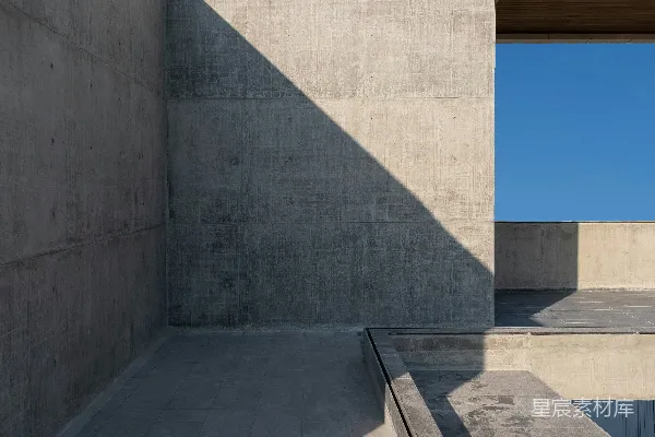 高清摄影 一座带有天空背景的混凝土建筑