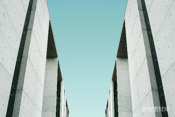 高清摄影 两座白色的建筑面对面。