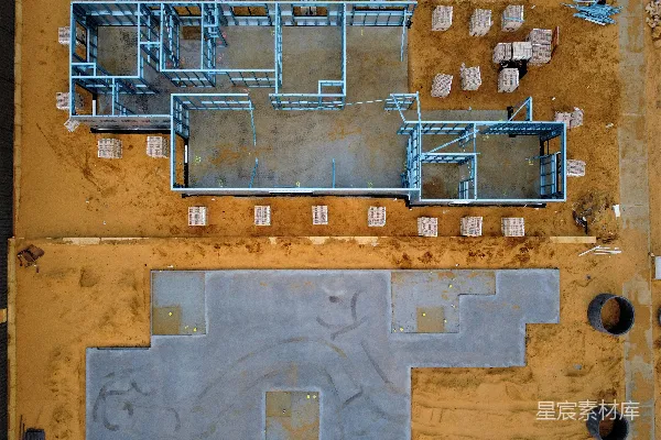 高清摄影 一个建筑工地的空中俯瞰图，可以看到混凝土块。