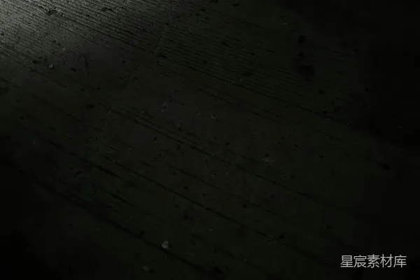 高清摄影 一个黑暗的木制表面