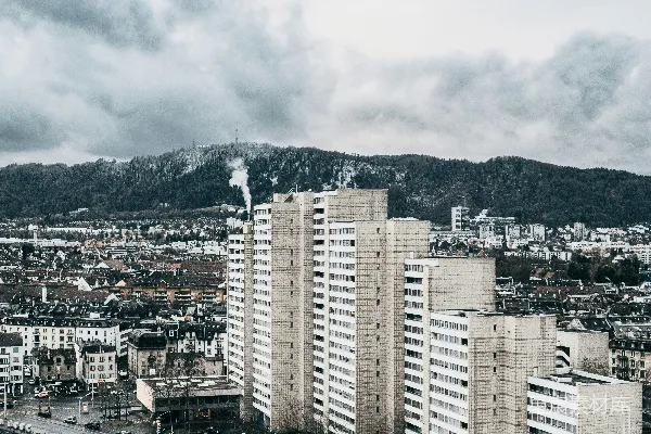 一座有许多高楼的大城市