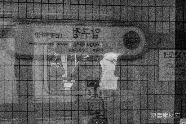 窗户中的倒影