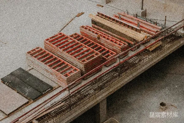 高清摄影 正在建设中的大型建筑物和起重机