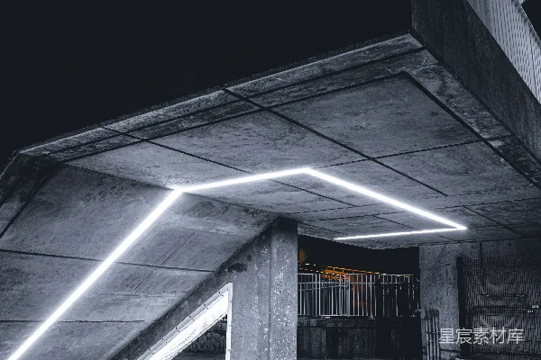 高清摄影 灰色混凝土建筑，带有玻璃窗