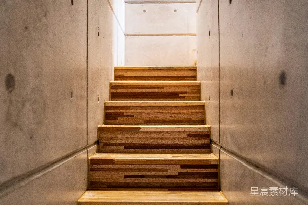 高清摄影 一座建筑物中的木制楼梯