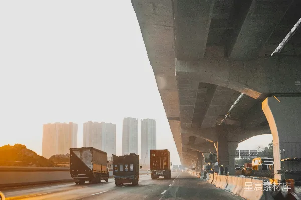 高清摄影 白天道路上的车辆