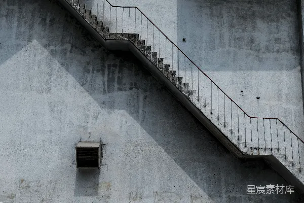 高清摄影 建筑物旁的白色混凝土楼梯
