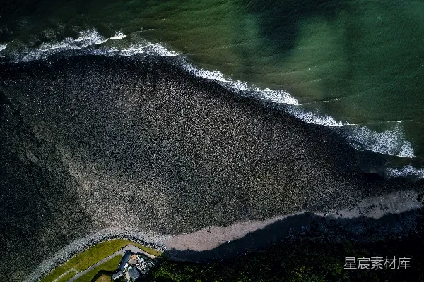 海面上空俯瞰的波浪