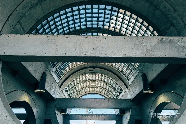 高清摄影 通过一个圆形窗户看到的建筑物内部的景象