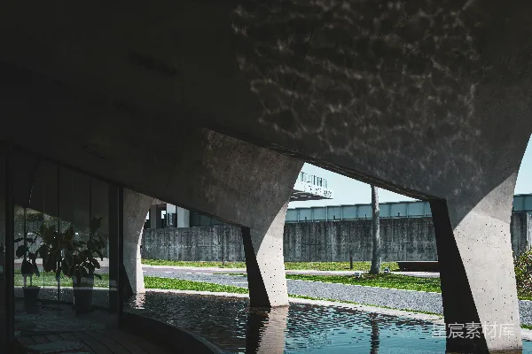高清摄影 一座建筑物前的喷泉