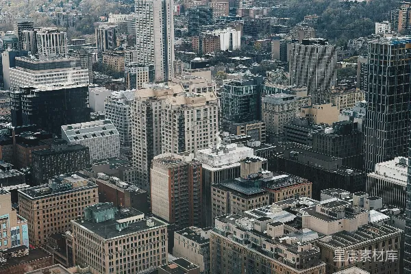 城市上空的全景，高楼林立。