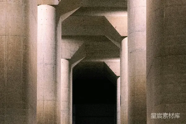高清摄影 混凝土柱子和梁构成了一个几何隧道。