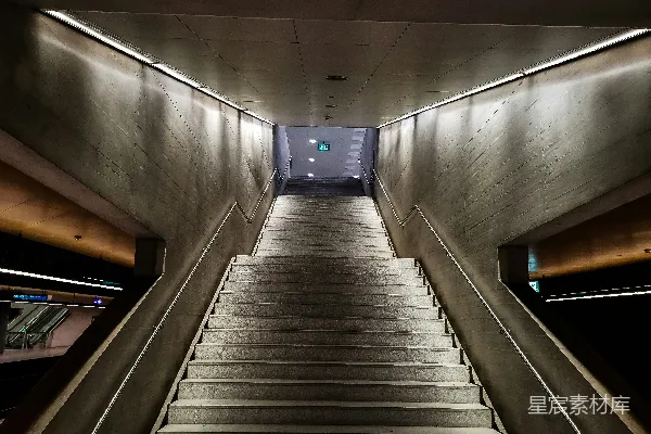 高清摄影 通往地铁站的一组楼梯
