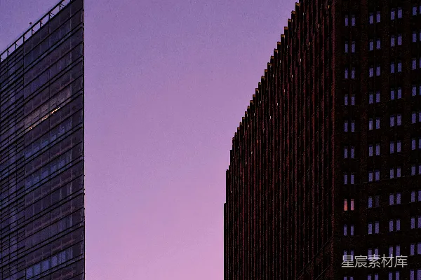 几座高耸的建筑物紧挨着彼此