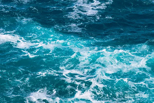 浅景深摄影中的海浪