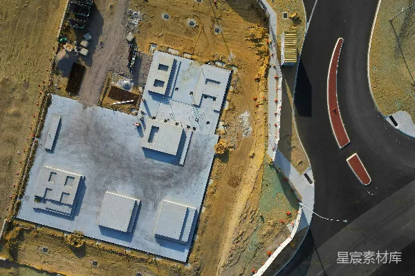 高清摄影 鸟瞰一座正在建设中的建筑。