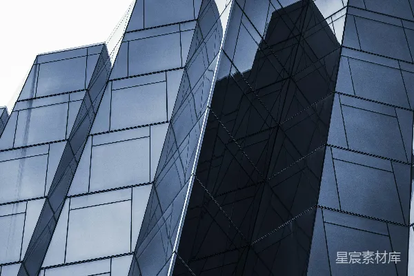 灰黑色的混凝土建筑