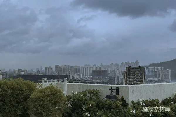 高清摄影 从一栋高楼的顶部俯瞰城市景色