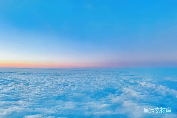 飞机上看去的天空和云朵