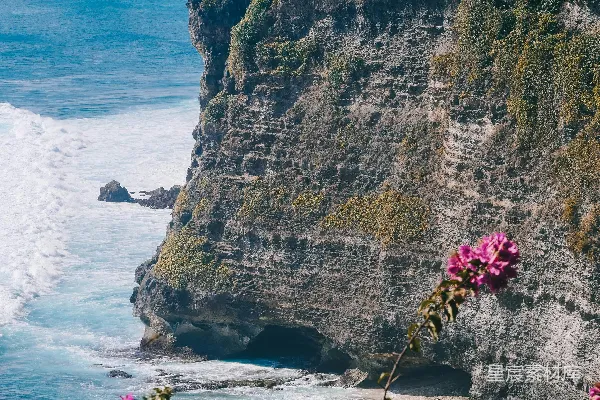 悬崖上的海景