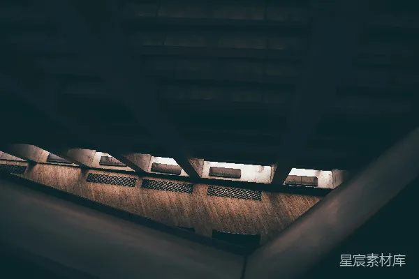 高清摄影 从上往下看的建筑物，地面是木制的。