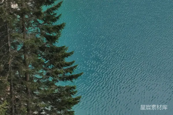 水上的一条船