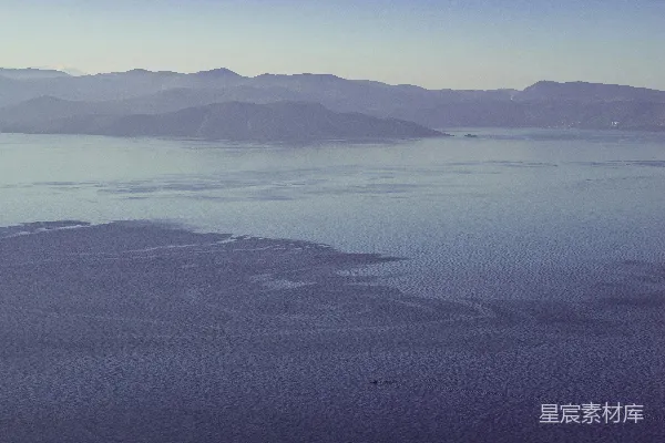 远处山水间的水景一览