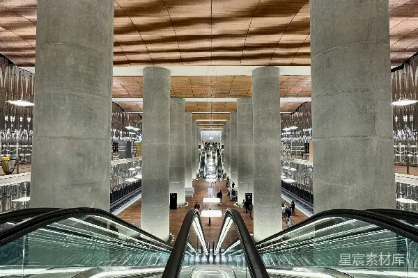 高清摄影 一座大型建筑内的自动扶梯
