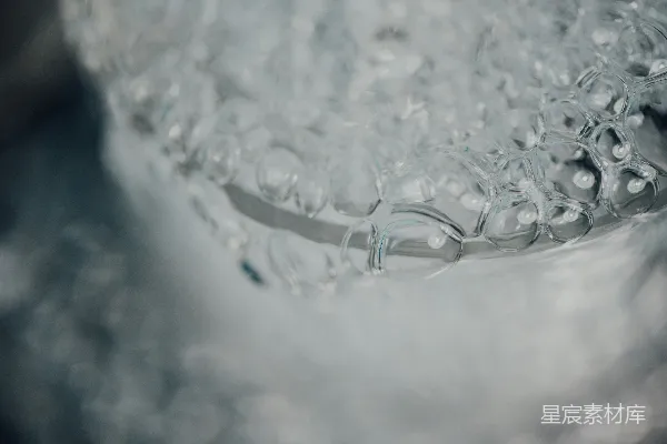 玻璃上的水珠