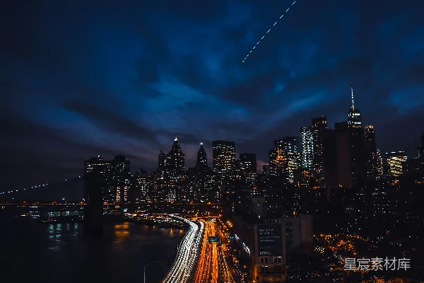 aerial照片中的大都市夜间景象