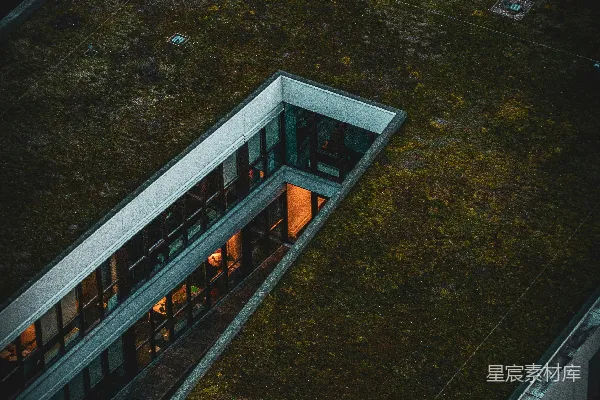 高清摄影 一座绿色屋顶建筑的俯瞰图